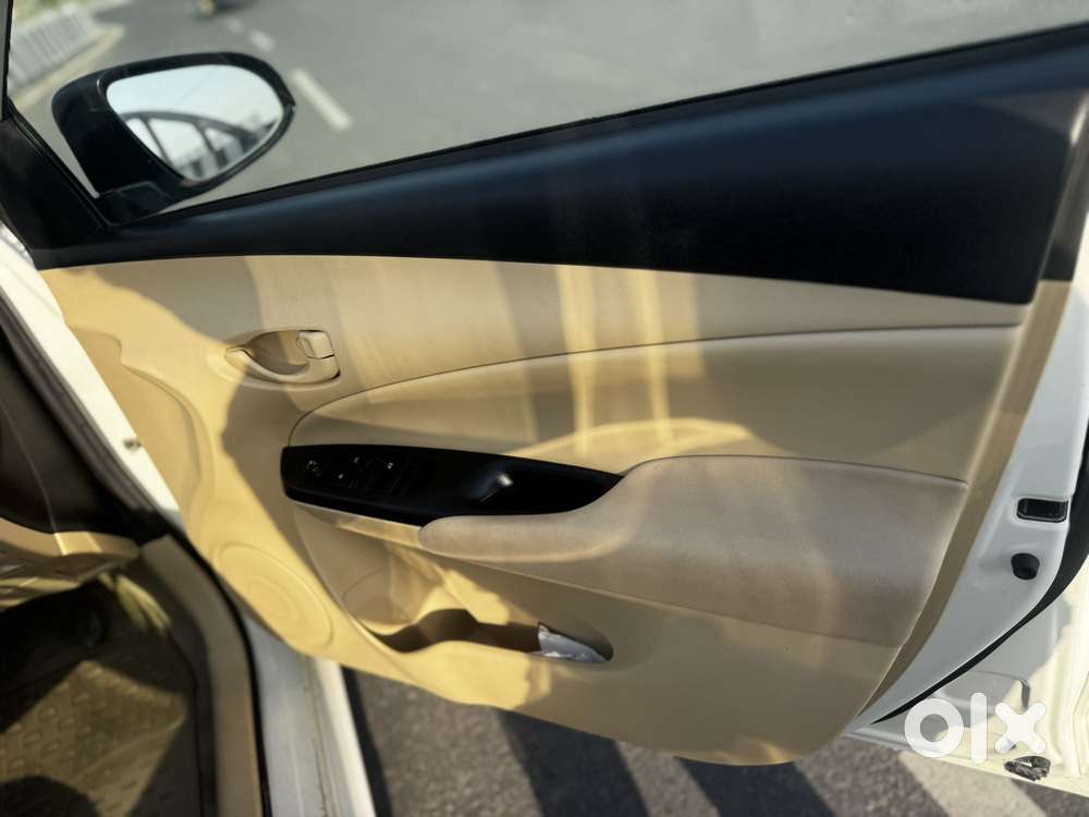 Toyota Yaris J Cvt, 2020, Petrol