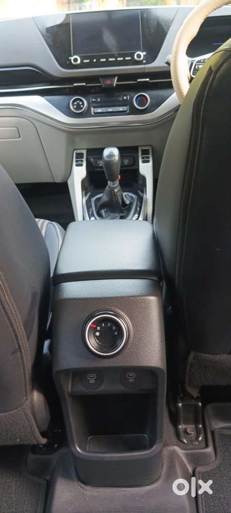 Kia Carens 1.5 Prestige 7 Str, 2023, Petrol