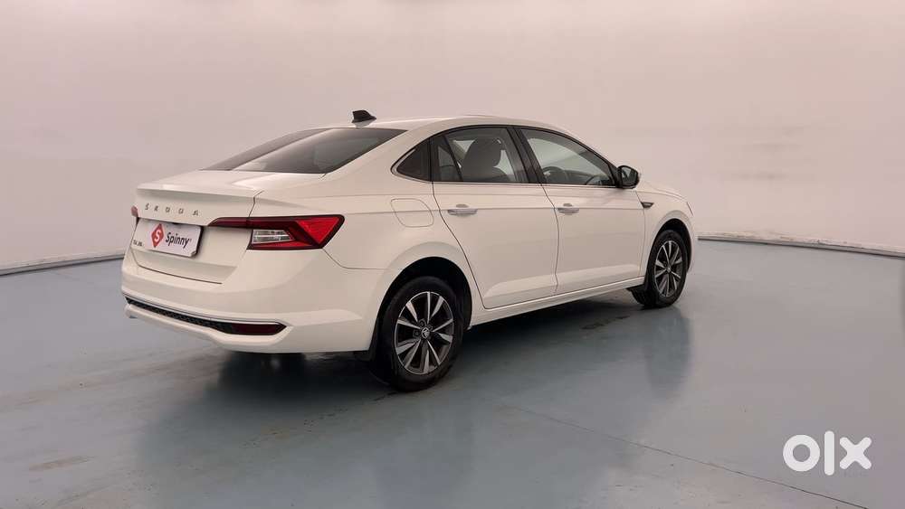 Skoda Slavia Style 1.0l Tsi At, 2022, Petrol