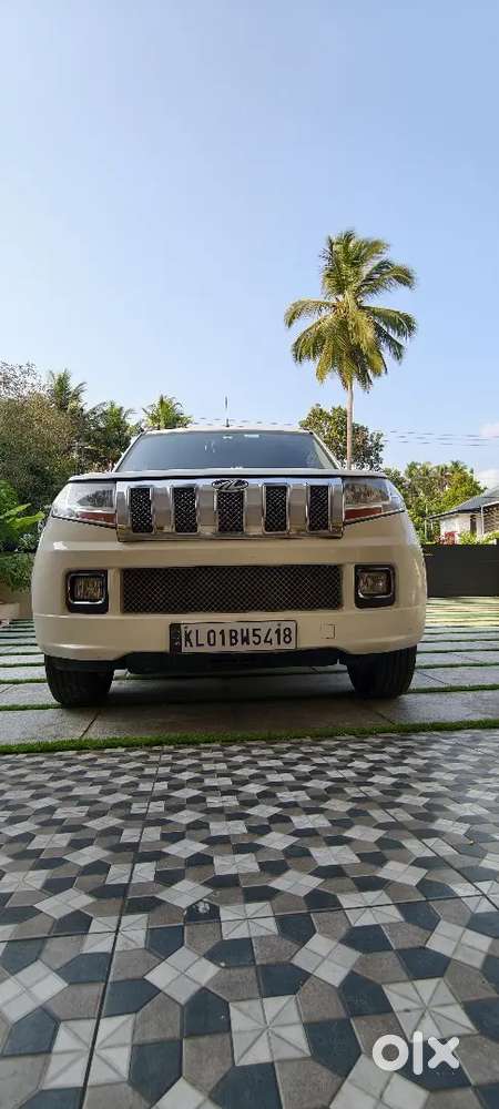Mahindra Tuv 300 2016 Automatic Diesel Well Maintained Top Model