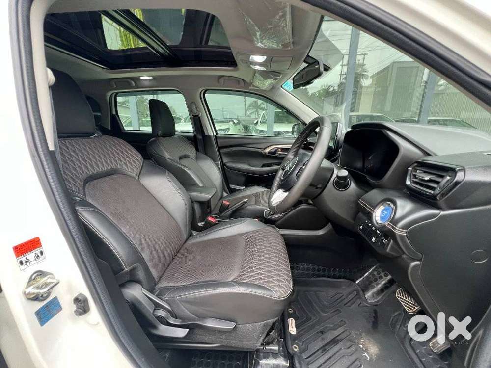 Maruti Suzuki Grand Vitara Smart Hybrid Alpha, 2025, Petrol