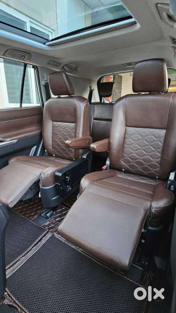 Toyota Innova Hycross 2.0 Zx (o) Hybrid 7 Str, 2025, Petrol