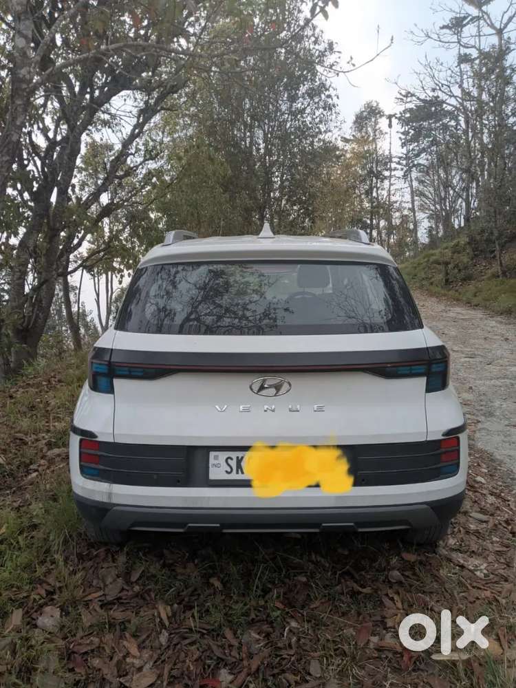 Hyundai Venue 2022 Petrol 31520 Km Driven