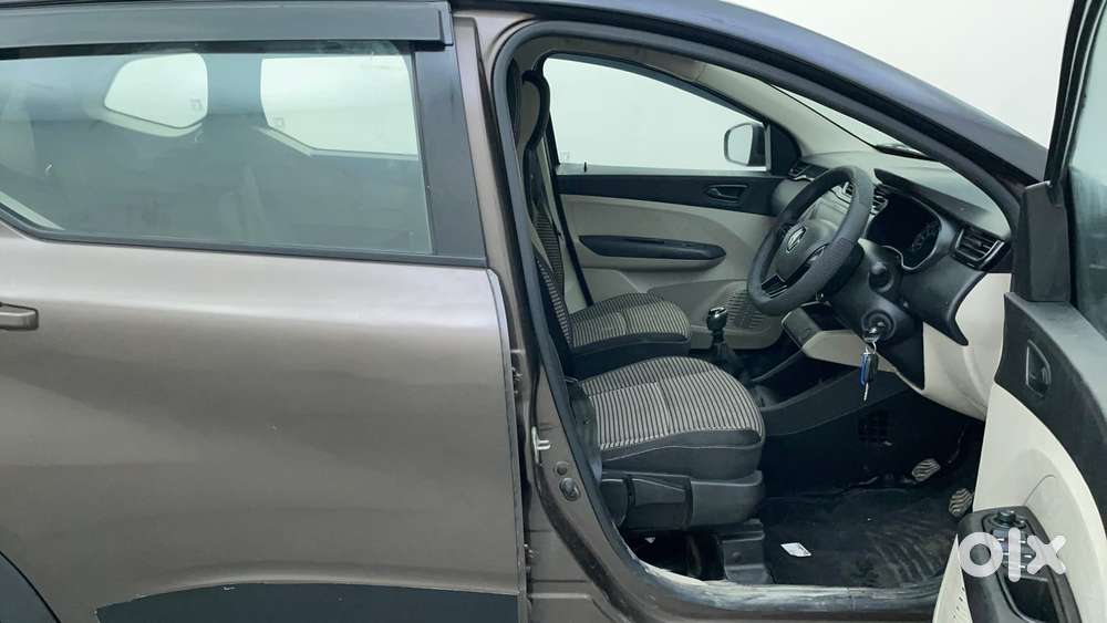 Renault Triber Rxt, 2022, Petrol