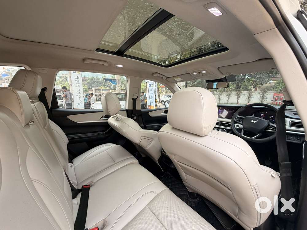 Mahindra Xuv700 2.0 Ax 7 Petrol Mt Str, 2022, Petrol