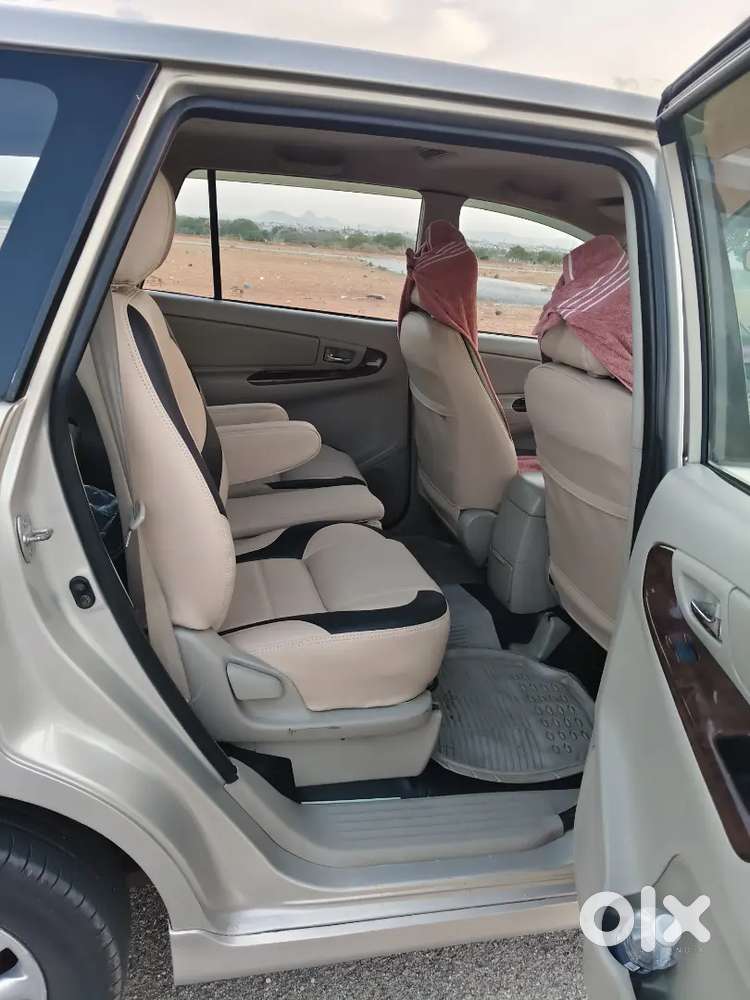 Toyota Innova 2.5 V 2014