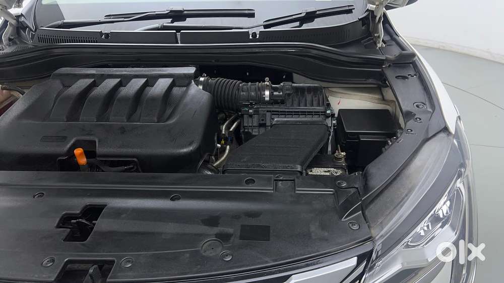 Mahindra Xuv700 2.0 Ax 5 Petrol Mt 7 Str, 2022, Petrol