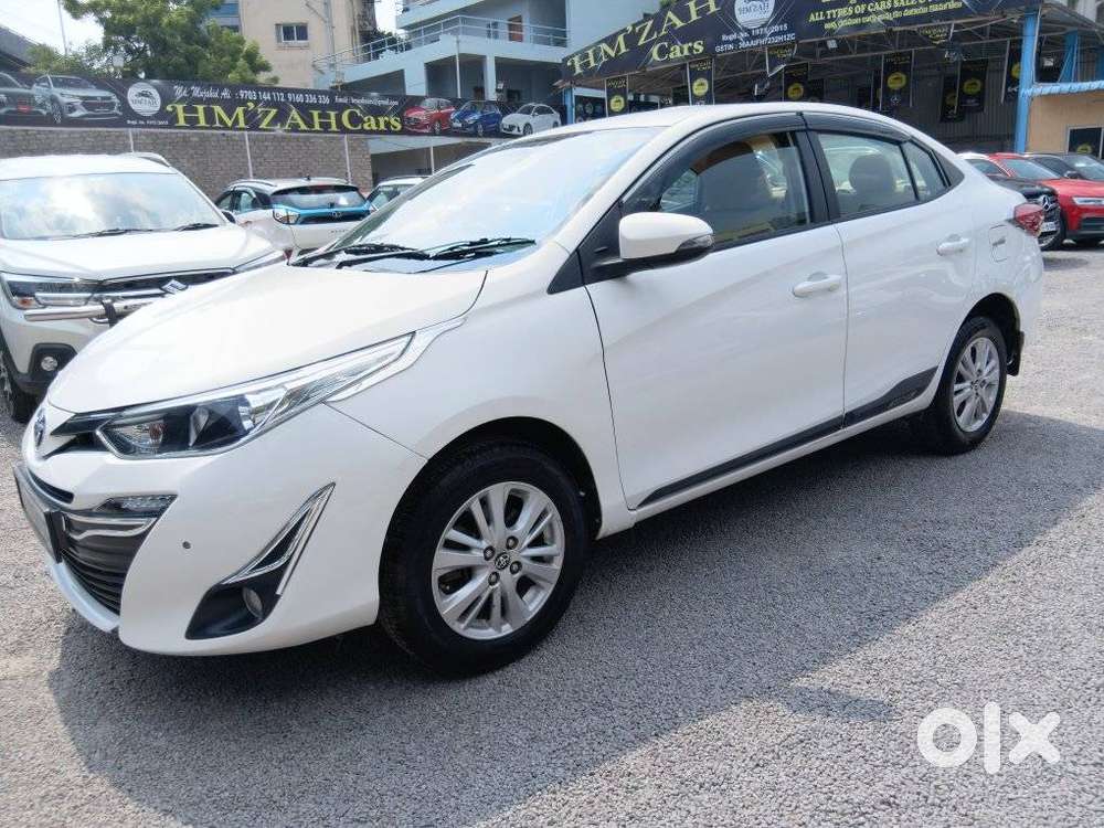 Toyota Yaris V Cvt, 2018, Petrol