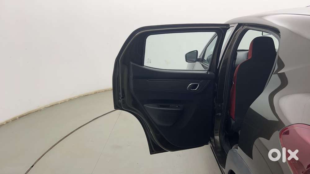 Renault Kwid 2019-ongoing 1.0 Rxt Amt (o), 2020, Petrol