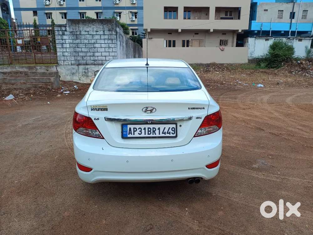 Hyundai Fluidic Verna 2011 Diesel 105000 Km Driven
