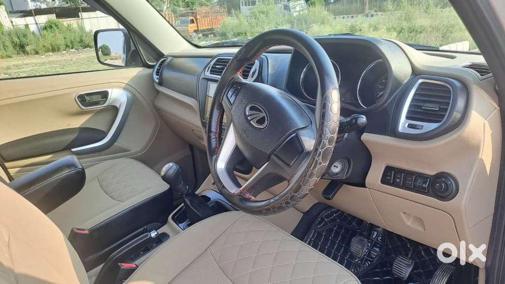 Mahindra Tuv 300 T10, 2018, Diesel