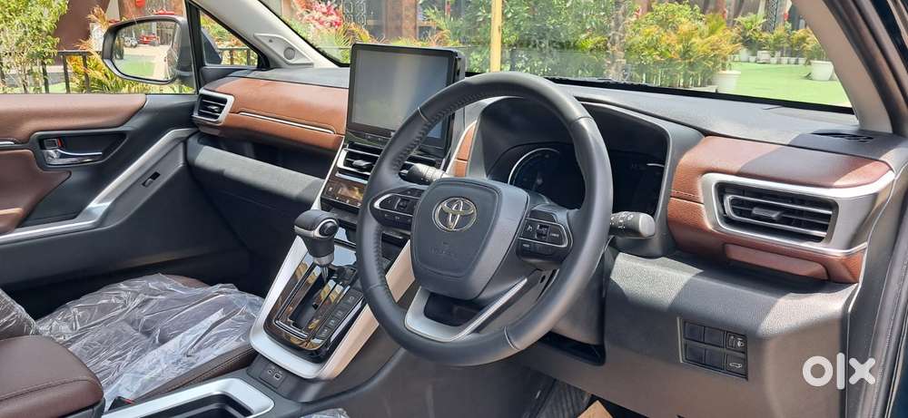 Toyota Innova Hycross 2.0 Zx Hybrid 7 Str, 2025, Petrol