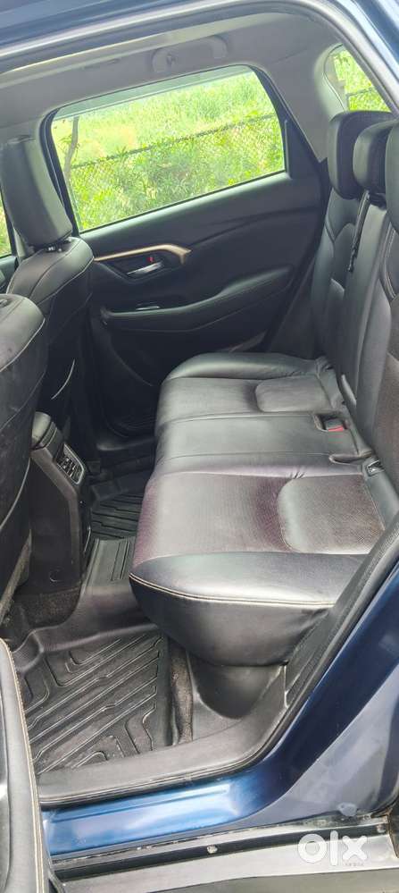 Maruti Suzuki Grand Vitara 1.5 Alpha Plus Intelligent Hybrid Ecvt, 2..