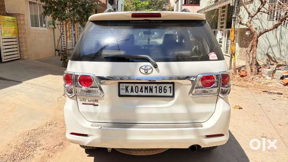 Toyota Innova Crysta [2020-ongoing] 2.4 Gx 7 Str, 2017, Diesel