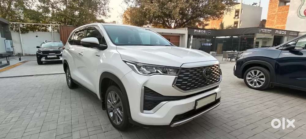 Toyota Innova Hycross 2.0 Zx (o) Hybrid 7 Str, 2024, Petrol