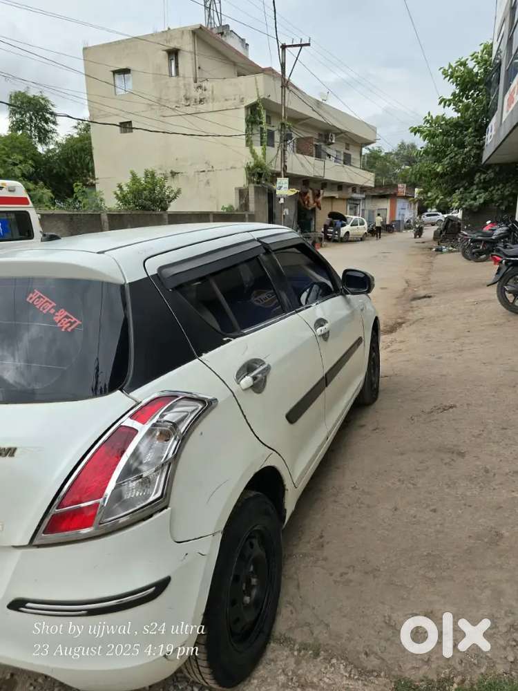 Maruti Suzuki Swift Vxi Petrol 2012