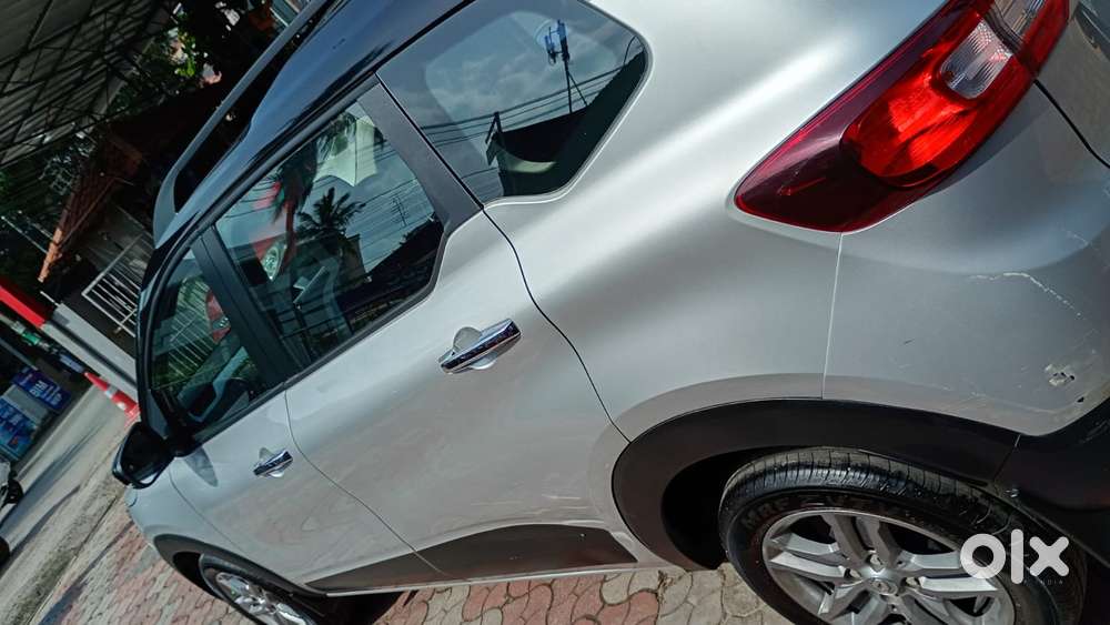 Renault Triber Rxz Easy-r Amt, 2025, Petrol