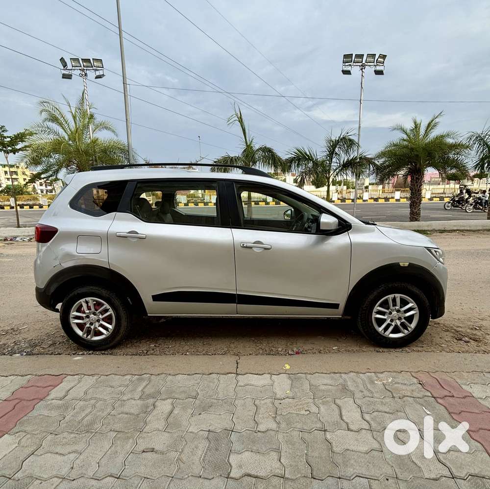 Renault Triber Rxt, 2022, Petrol