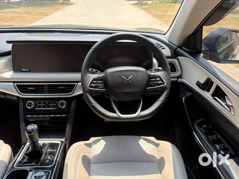 Mahindra Xuv700 2.2 Ax 7 Diesel Mt Luxury Pack Str, 2023, Diesel