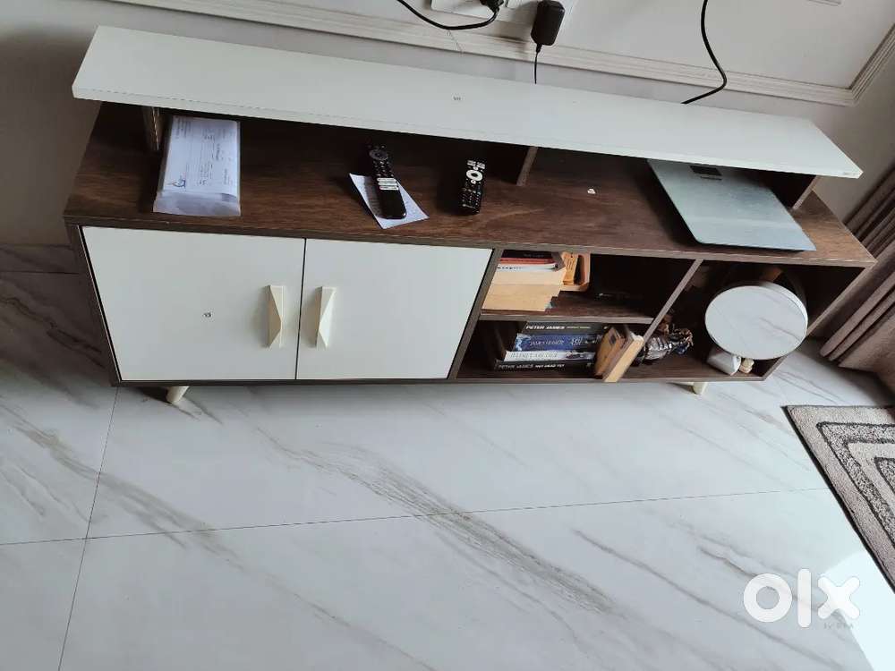 TV unit cabinet with shelf