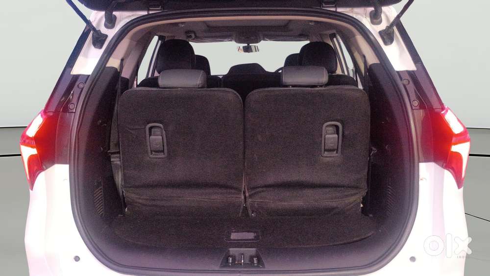 Mahindra Xuv700 2.0 Ax 5 Petrol Mt 7 Str, 2021, Petrol