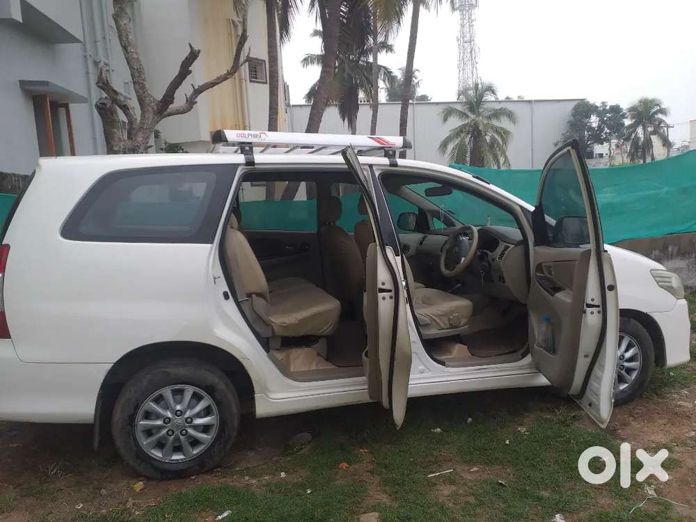 Toyoto Innova White Color