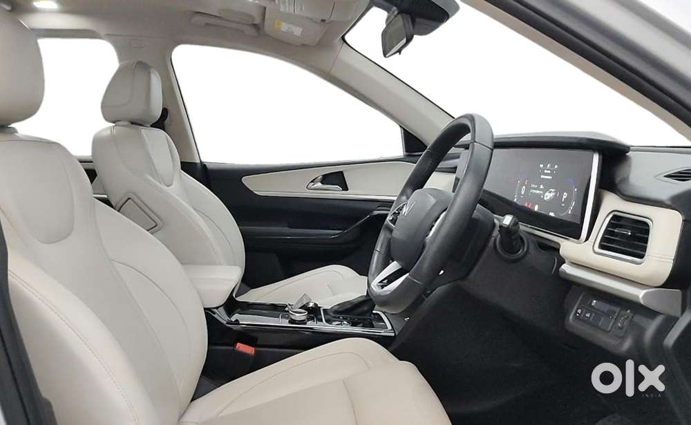 Mahindra Xuv700 2.0 Ax 7 Petrol At Str, 2023, Diesel
