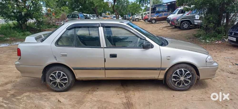 Maruti Suzuki Esteem 2012