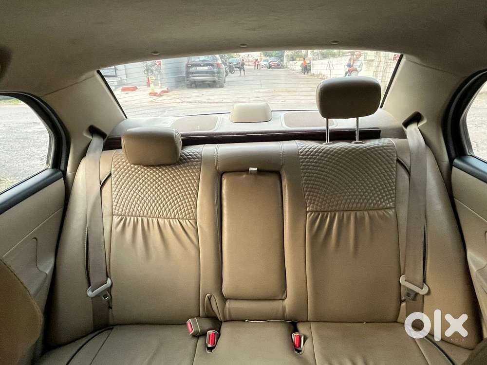 Maruti Suzuki Swift Dzire Zdi + Amt, 2016, Diesel