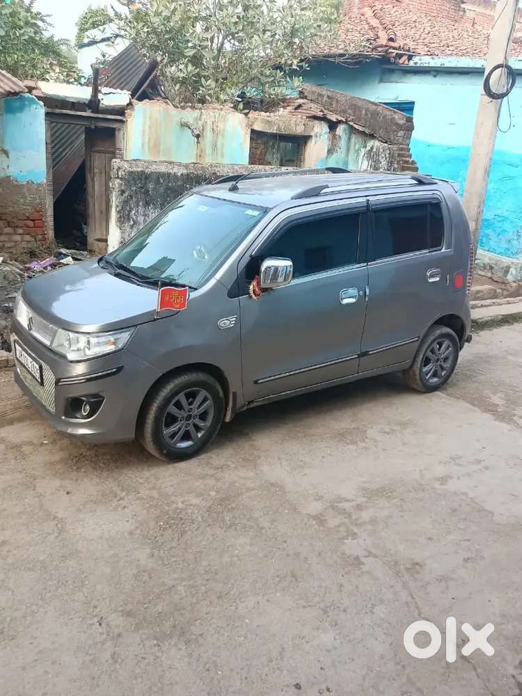 2 Caar Hai.. Parking Me Problem H Isliy Sale Karna Pad Rha Hai..