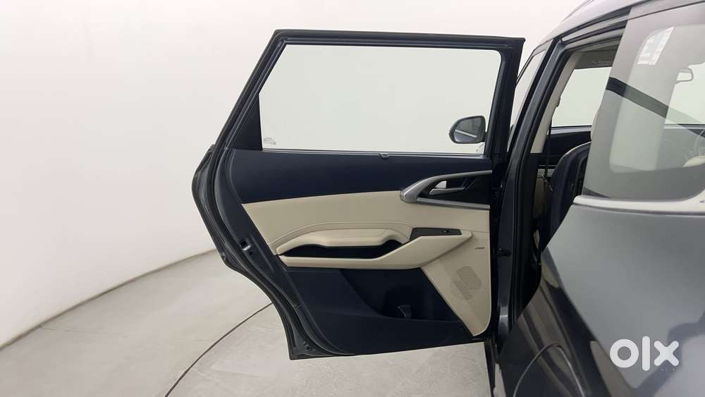 Kia Carens 1.4 Luxury Plus Dct 7 Str, 2022, Petrol