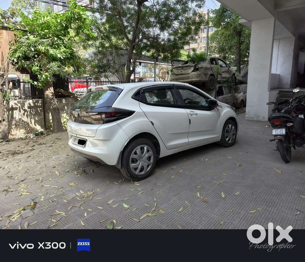 Tata Altroz 2024 Petrol Well Maintained 22000 Km Driven