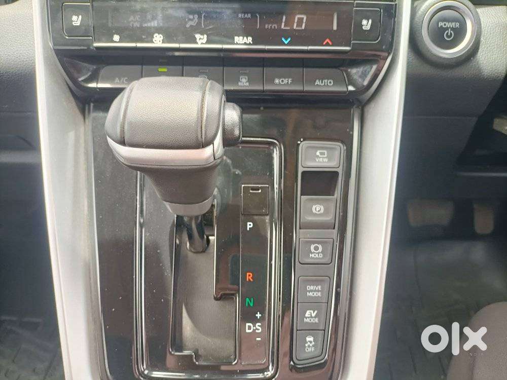 Toyota Innova Hycross 2.0 Zx Hybrid 7 Str, 2024, Petrol