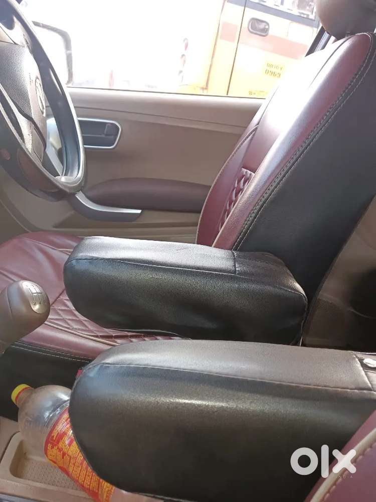 Mahindra Tuv 300 T8 2017