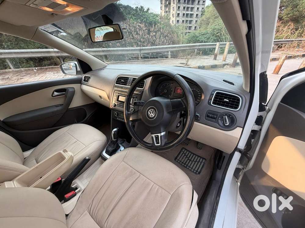 Volkswagen Vento 1.6 Mpi Auto Petrol 2011