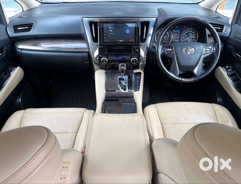 Toyota Vellfire 2.5 Executive Lounge, 2022, Petrol
