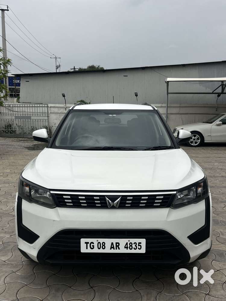 Mahindra Xuv300 1.2 W6 Amt Petrol, 2023, Petrol
