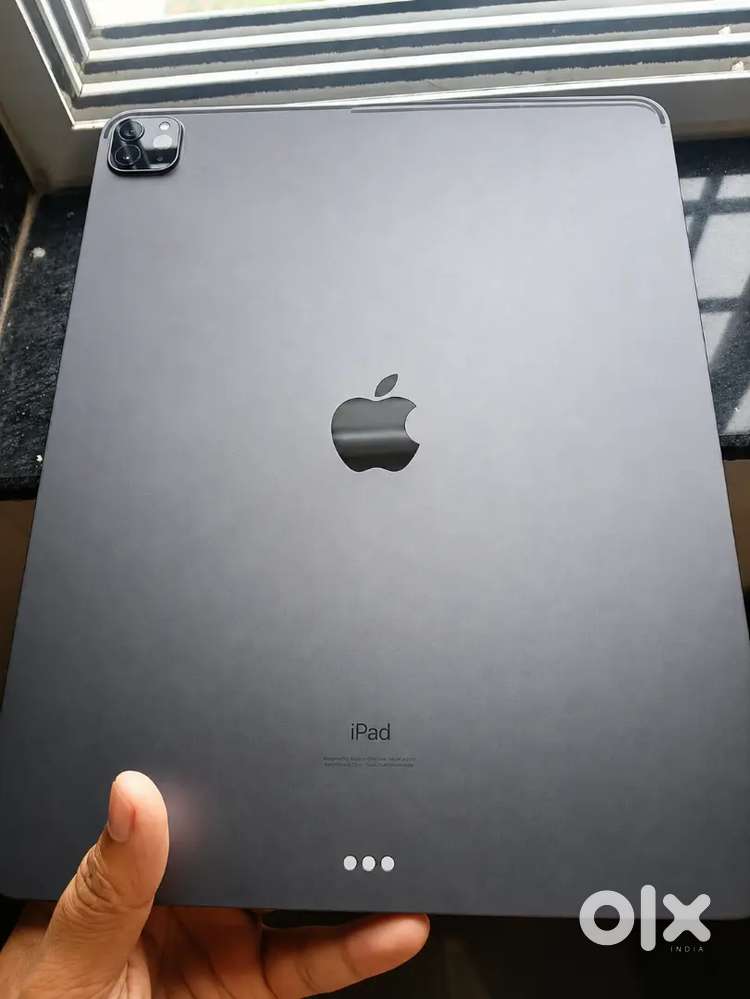 iPad Pro 12.9 (5th Gen M1) 128GB Wi-Fi with Pensil