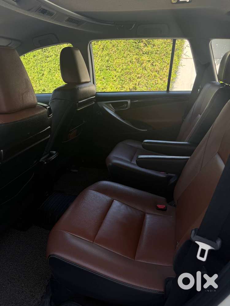 Innova Crysta 2.8 Z Automatic Top 2018 Diesel White Service Record