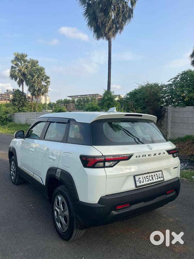 Maruti Suzuki Brezza 1.5 Vxi At Smart Hybrid, 2025, Petrol