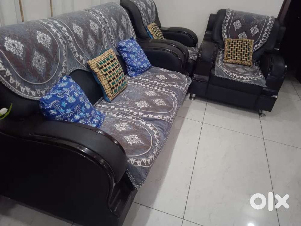 5 Seater Sofa in Excellent condition