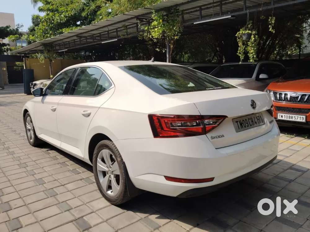 Skoda Superb [2014-2016] 1.8 Style Tsi At, 2017, Petrol