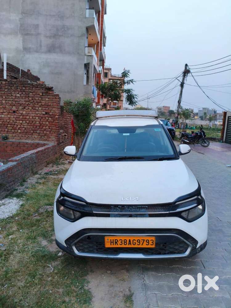 Kia Carens 2024 Petrol Well Maintained