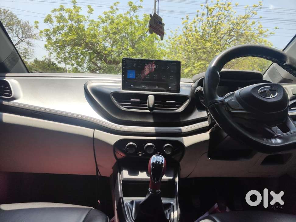 Tata Altroz 1.2 Xe, 2021, Petrol