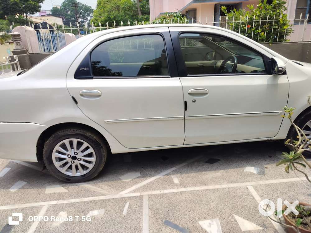 Toyota Etios Petrol 2016 Platinum,pearl White