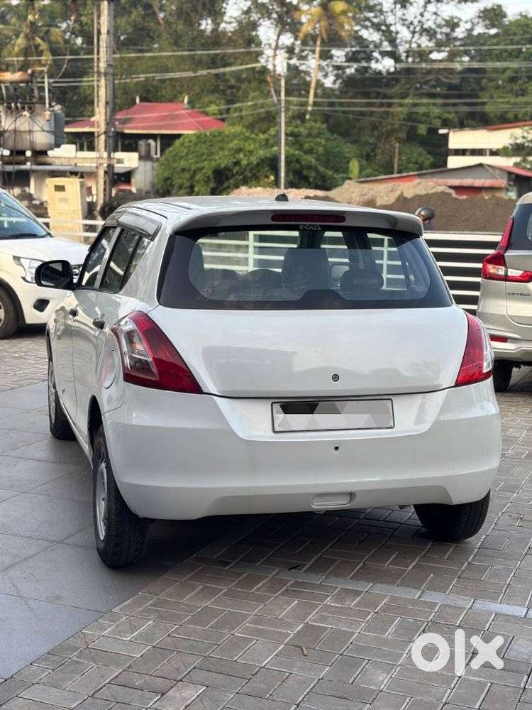 Maruti Suzuki Swift Lxi Option, 2017, Petrol