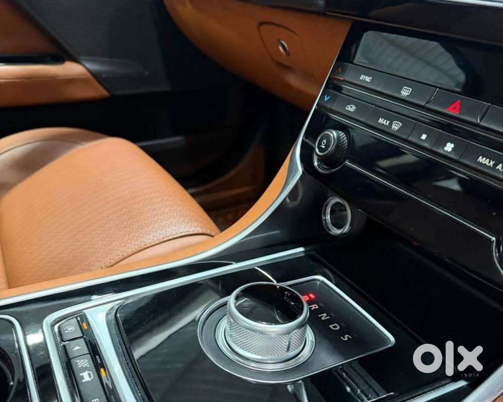 Jaguar Xe Portfolio, 2016, Petrol