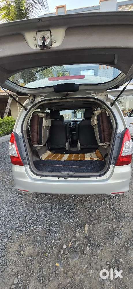Toyota Innova Car 2.5v 7 Setar