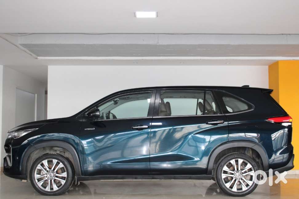 Toyota Innova Hycross 2.0 Zx Hybrid 7 Str, 2023, Petrol