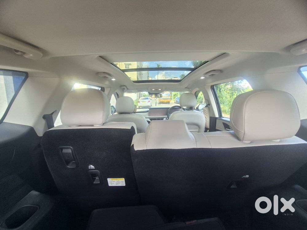 Mahindra Xuv700 2.0 Ax 7 Petrol Mt Str, 2024, Petrol